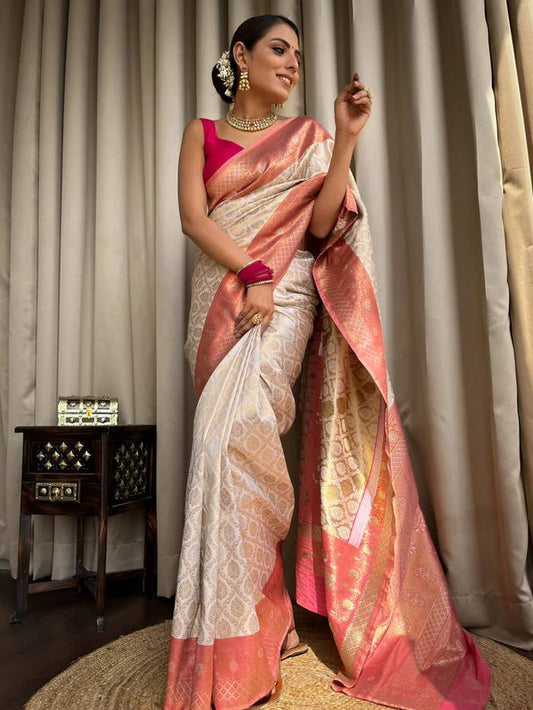 PURE Silk Saree, Exuding Regal Charm With Its Rich Pallu