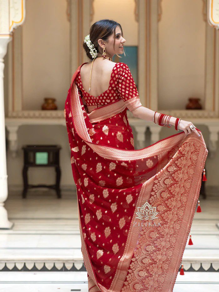 THE BANARASI SILK THREADS WOVEN USING INTRICATE TECHNIQUES SAREES