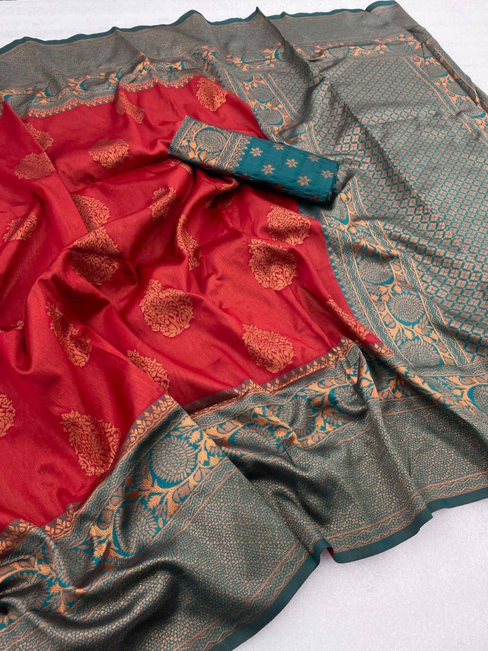 Organic Banarasi Sarees For Intimate And Big Fat Indian Weddings