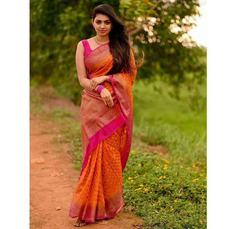 Elegant Organic Banarasi Sarees: Perfect for Memorable Weddings